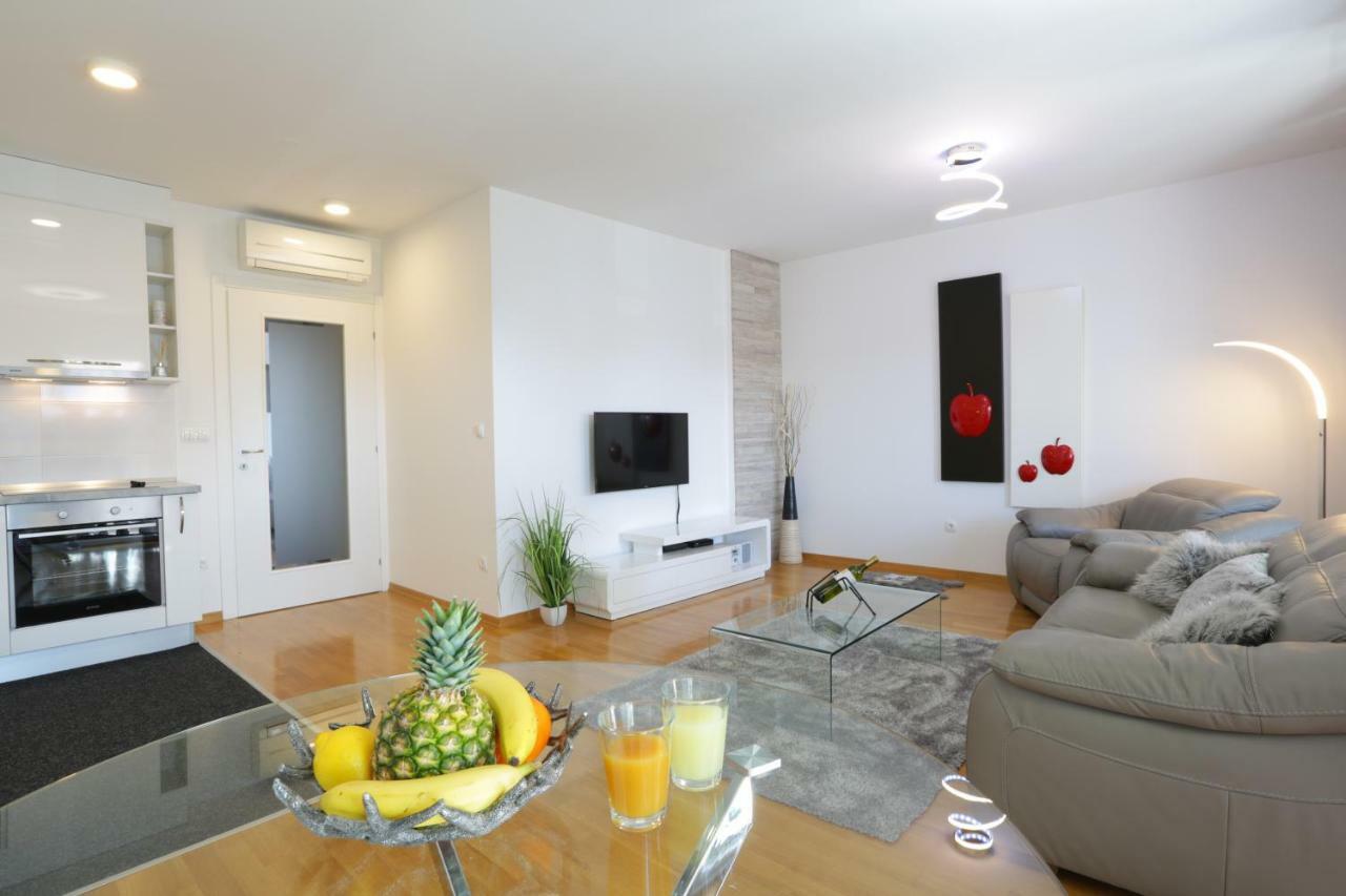 Apartment Rio Podstrana Buitenkant foto